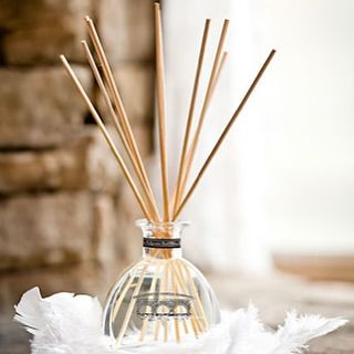 ✨ Věděli jste, že u nás najdete i populární kolekci Sweet Grace od Bridgewater? 💕 Tato ikonická vůně si získala srdce...